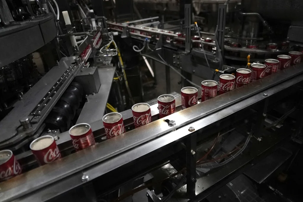 Trump says Coke in US will start using cane sugar  at george magazine